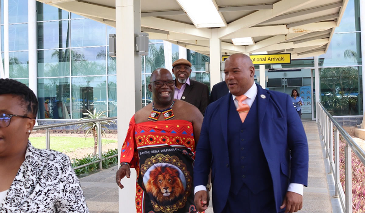 Renowned Spiritual Advisor to U.S. President Arrives for Year-End National Prayer Service.