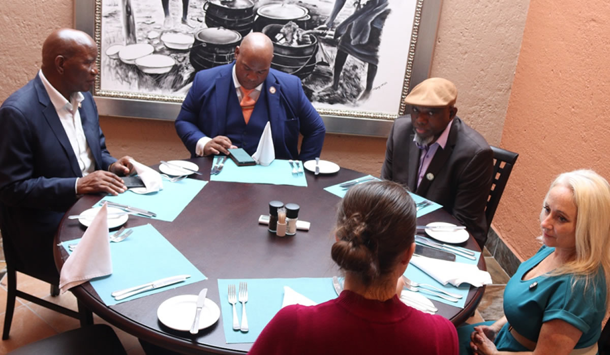 Renowned Spiritual Advisor to U.S. President Arrives for Year-End National Prayer Service.